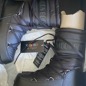 Moon boots brand new